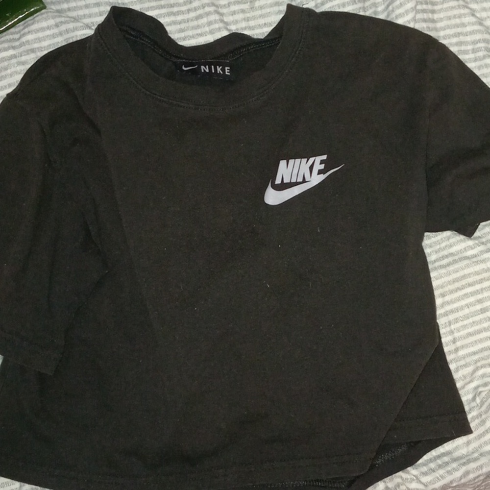 Nike woman's crop t-shirt